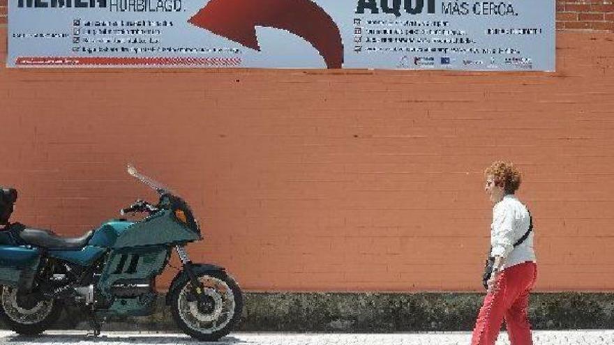 Altza inaugura una oficina de empleo que prevé dar trabajo  a unas 200 personas del barrio