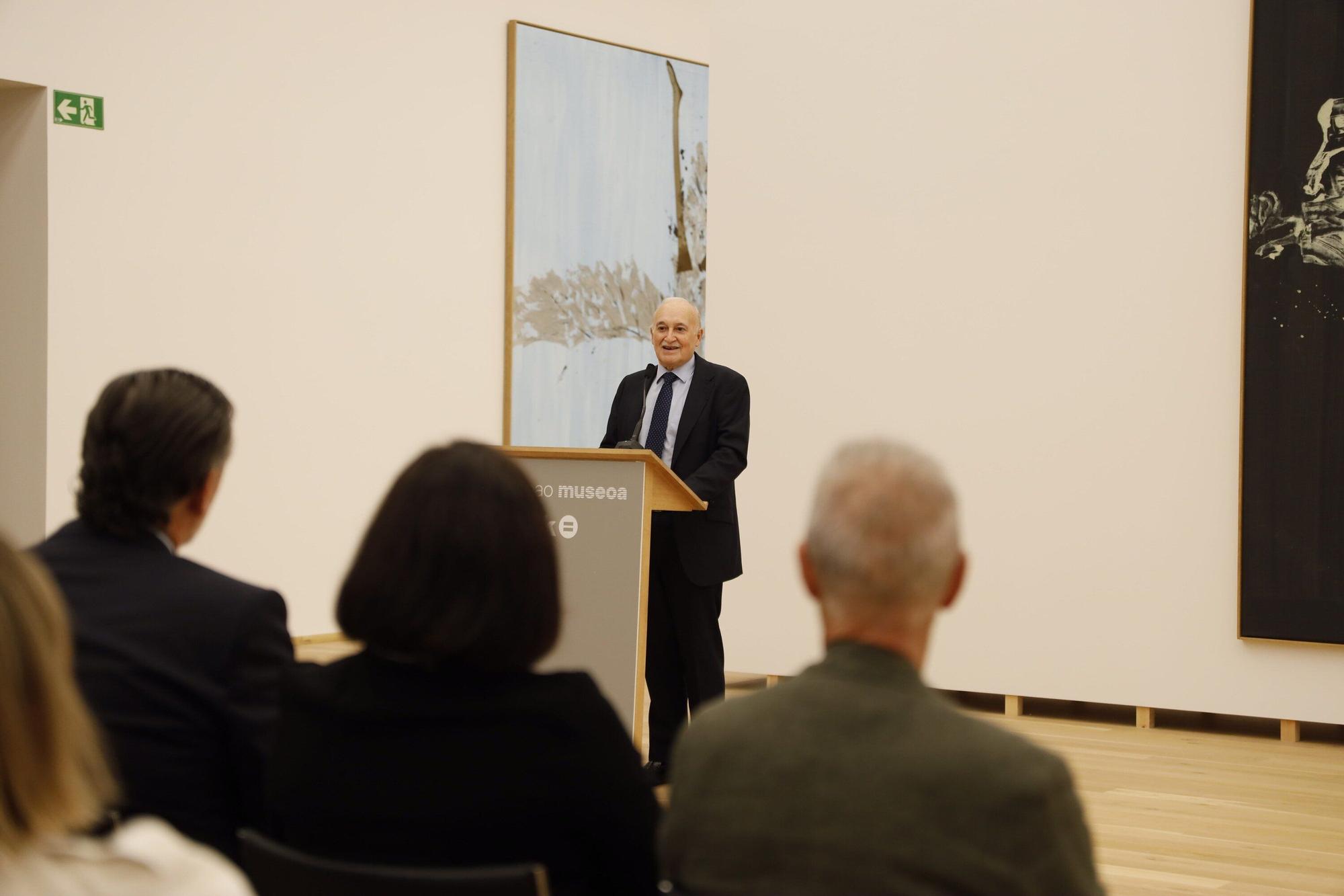 El edificio moderno del Bellas Artes reabre con Baselitz, el artista que decidió pintar el mundo al revés