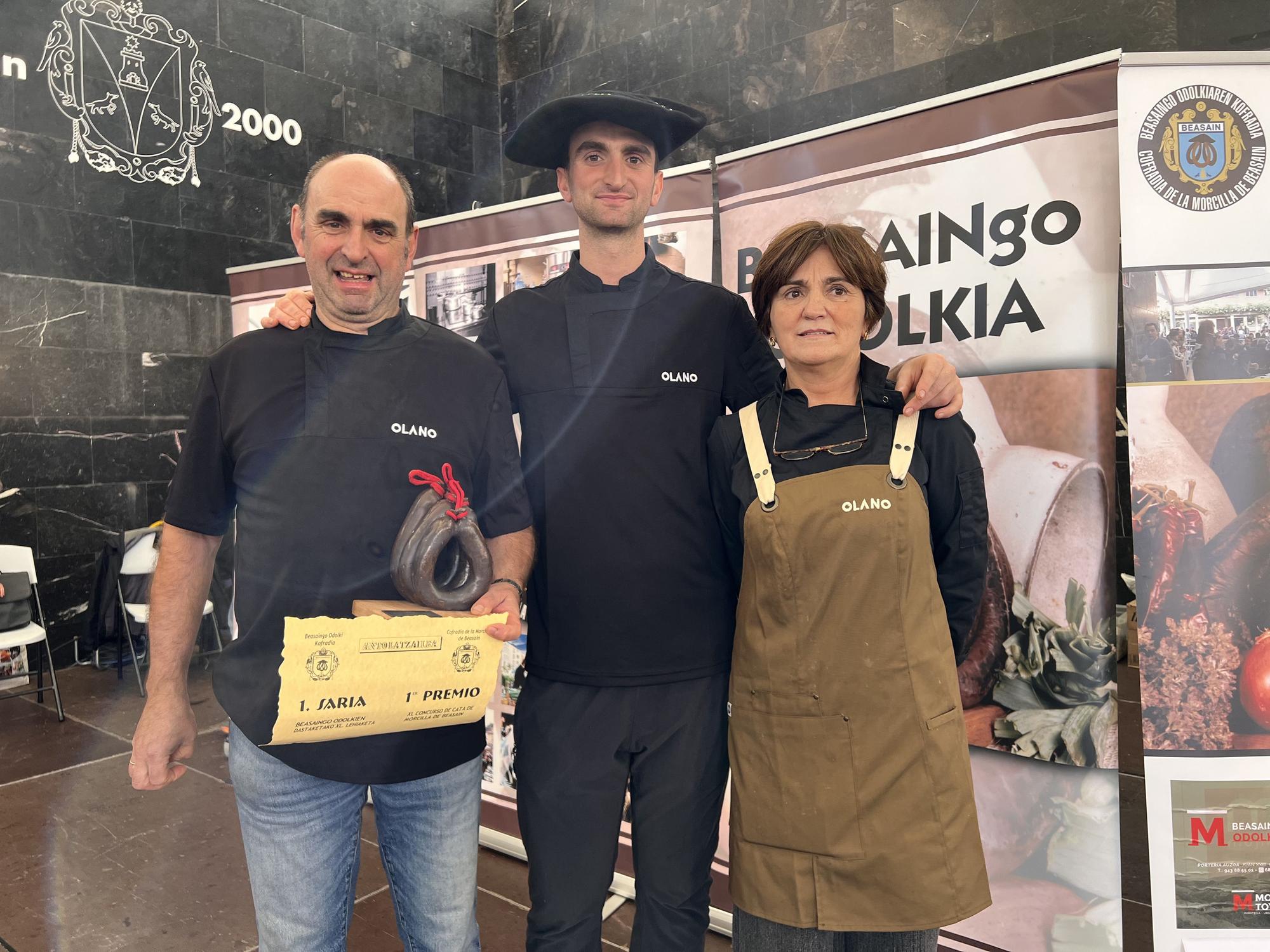 Pese a la lluvia, Beasain disfruta de su morcilla