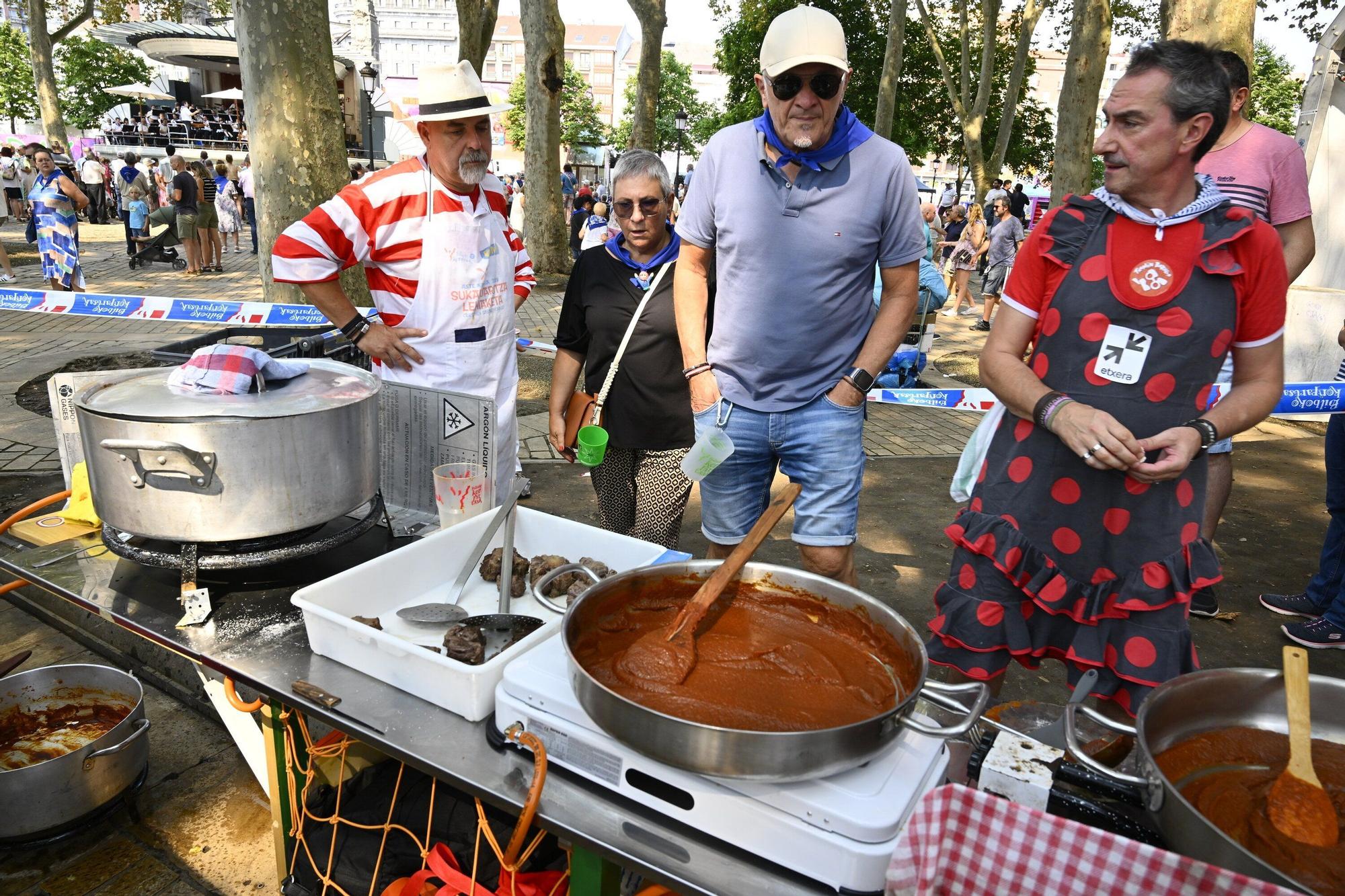 En imágenes: concurso gastronómico de rabo de toro en Aste Nagusia