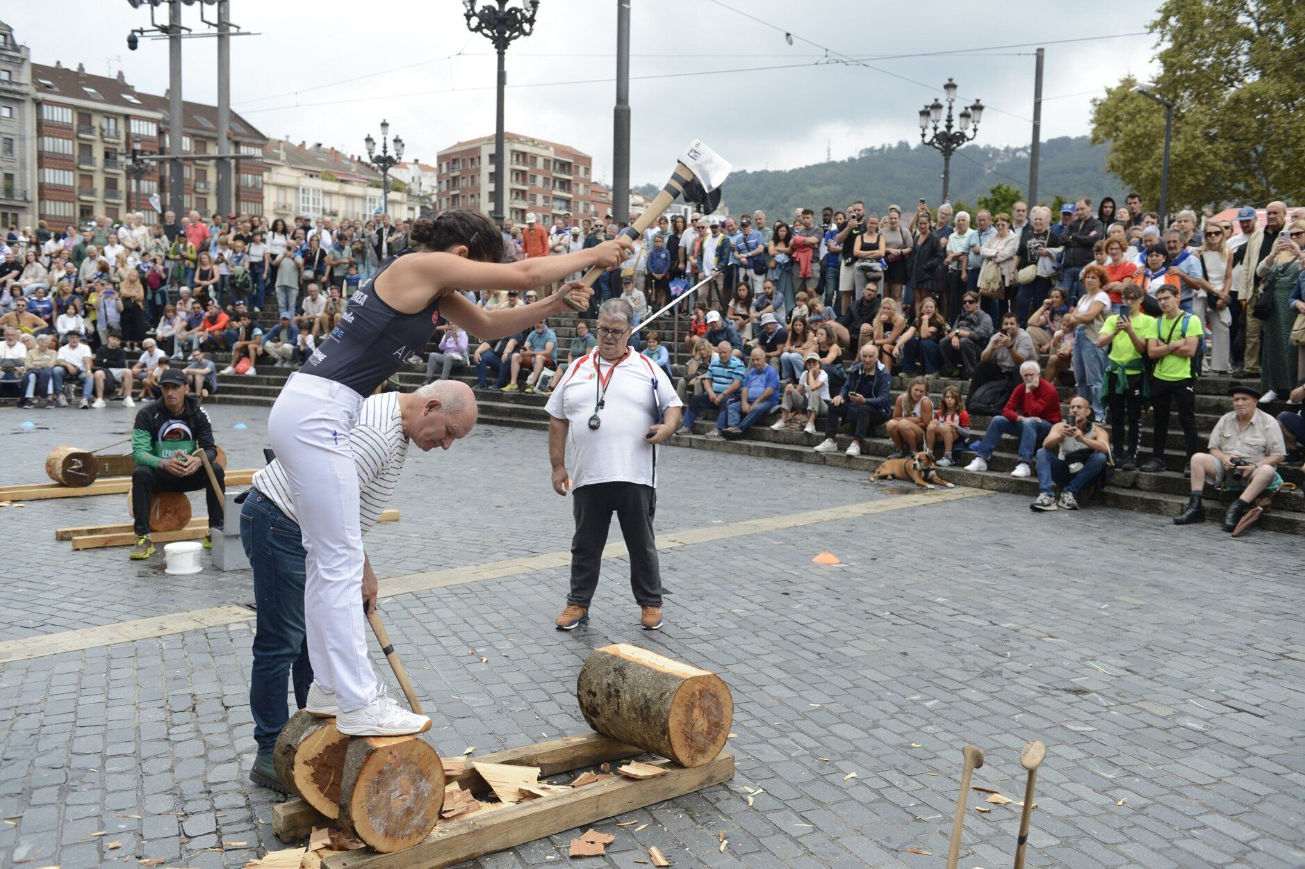En fotos: herri kirolak en la plaza del Arriaga