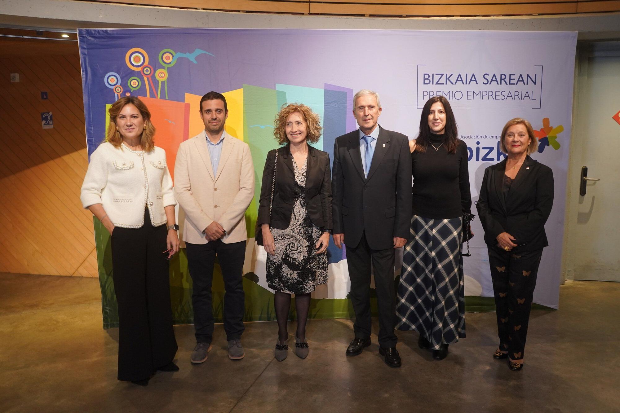 Lorea Aristizabal, Juan Santos, Itziar Manrique, Txema Villate, Encarni Prieto y Julia Diéguez.