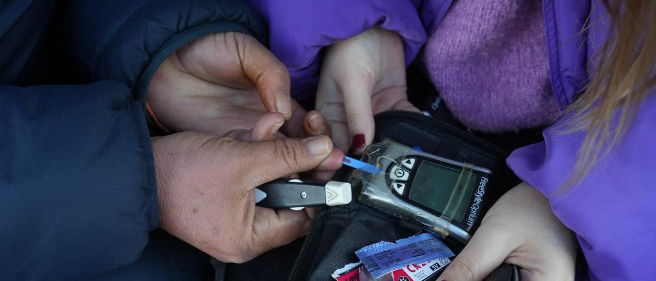 En imágenes: El gesto admirable de una lectora con Abdelkader Kelalech