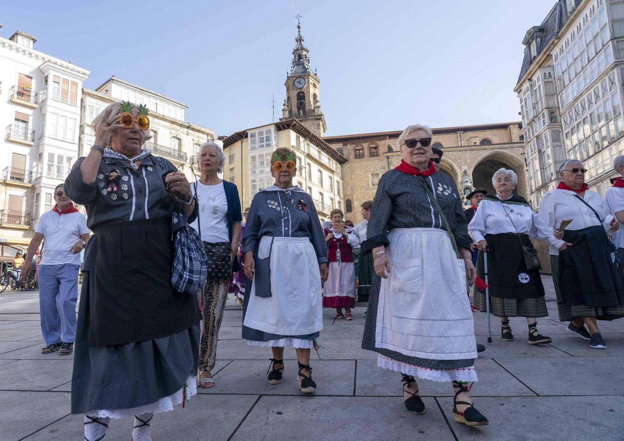 En imágenes: Blusas y neskas veteranos celebran su día en La Blanca