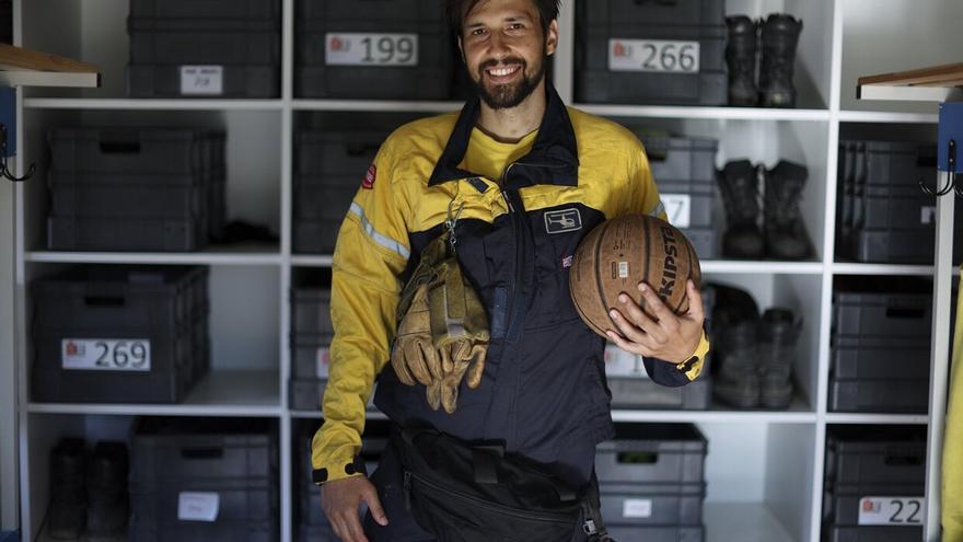 Adrián García, de jugador de baloncesto a apagar incendios