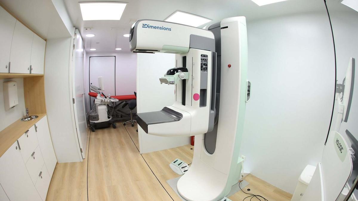 Interior de la nueva unidad móvil de mamografías para la gestión itinerante del Programa de Detección Precoz de Cáncer de Mama.