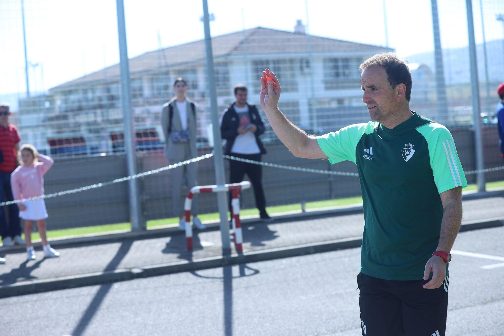 Osasuna se prepara para el Valencia: radiantes sonrisas en una calurosa mañana en Tajonar