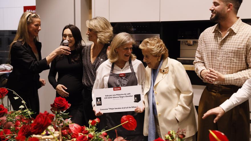 En imágenes: el de Mónica Artiach, mejor bacalao al pil-pil de Bilbao del concurso que se celebró en el Miele Experience Center de la Plaza Euskadi