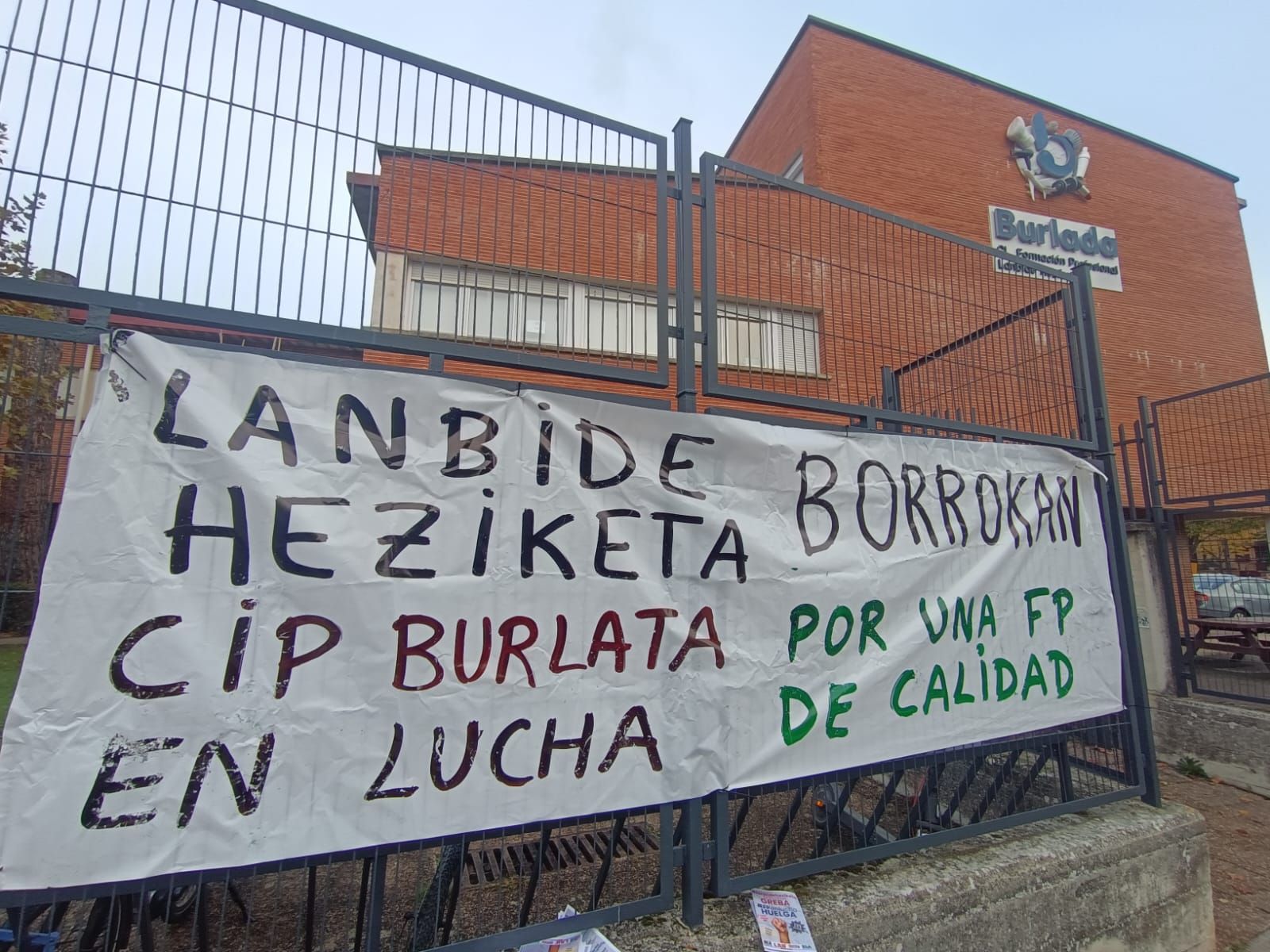 Fotos de la huelga de docentes de Formación Profesional (FP) en Navarra