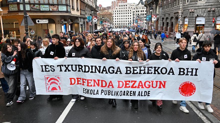 El instituto de Txurdinaga clama contra su cierre el próximo curso