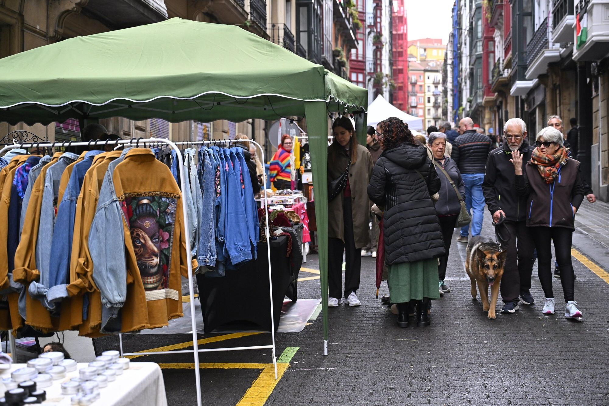 En imágenes: el mercado del Dos de Mayo se viste de Navidad