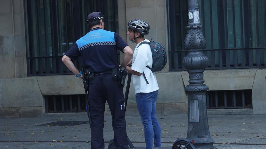 Más control policial en Pamplona a patinetes y bicicletas