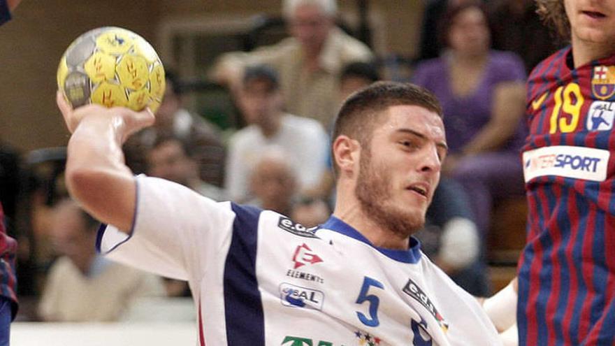 Niko Mindegia, a punto de lanzar a puerta.