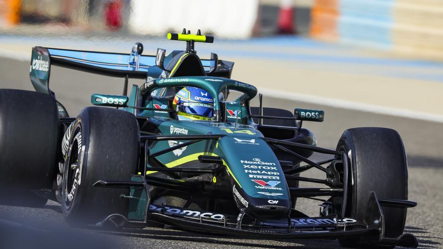 Desastre en Aston Martin: el coche de Alonso se para en plena pista