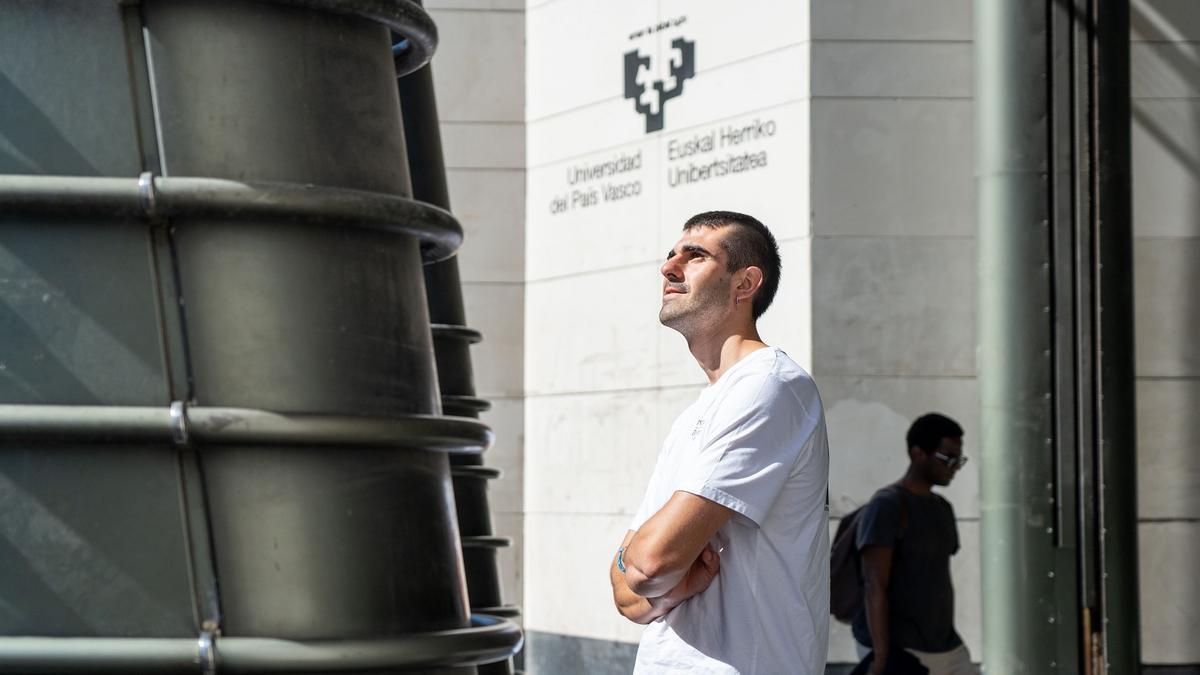 Mikel Garro, EHUko Energia Ingeniaritza Saileko doktoratu aurreko ikertzailea.