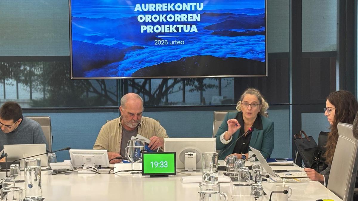 Itziar Agirre presenta el proyecto de los presupuestos para 2026.