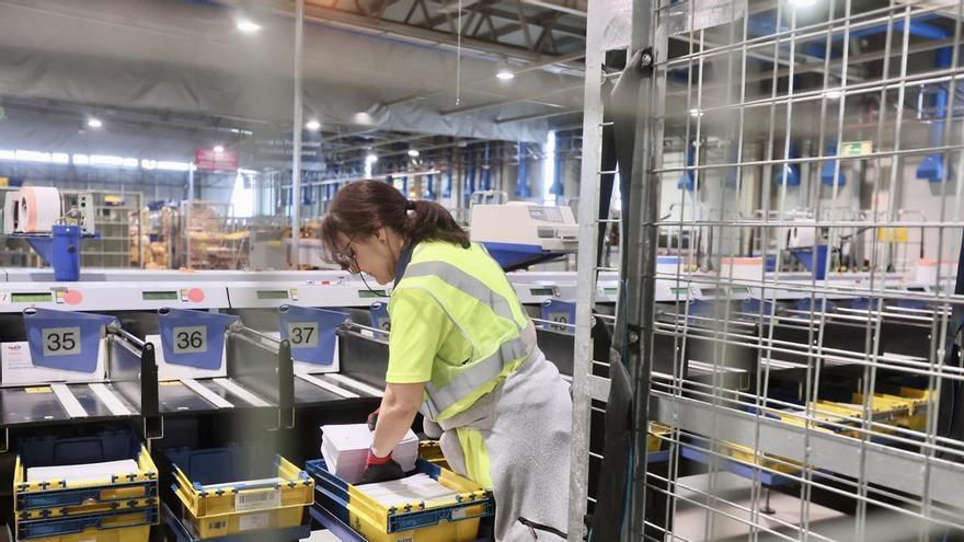Correos abre sus instalaciones en Álava a la ciudadanía