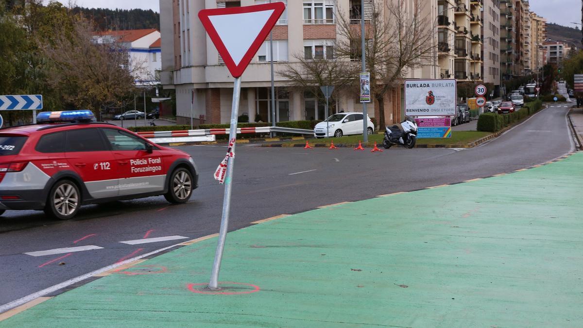 Agentes de Policía Foral, en el lugar del accidente.