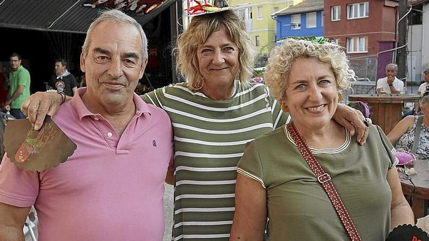 Pedro Bravo y Miren Urtiaga, por primera vez en la sala, flanquean a una habitual, Cristina Cuadra.