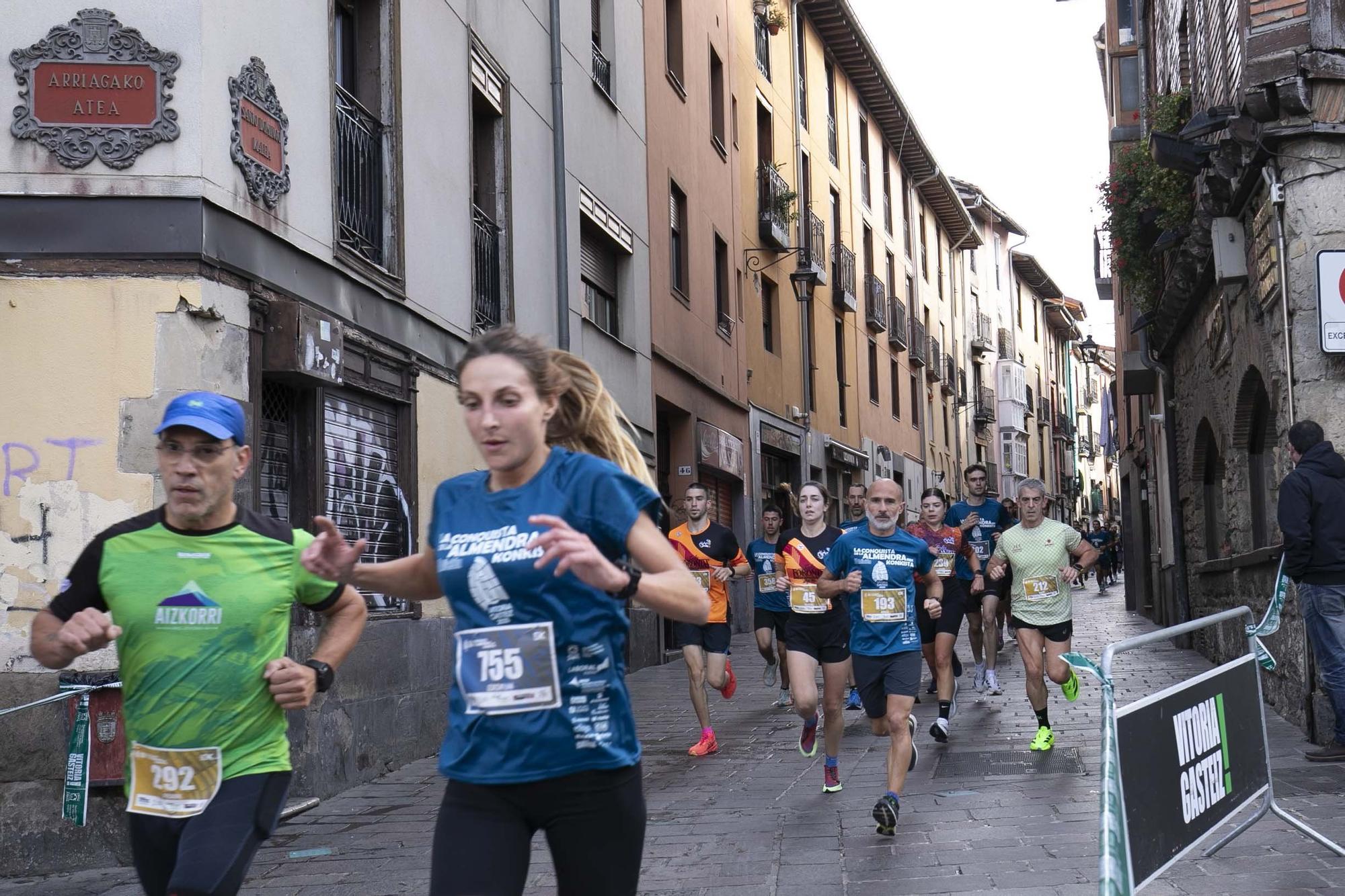 En imágenes: Miles de personas participan en La Conquista de la Almendra
