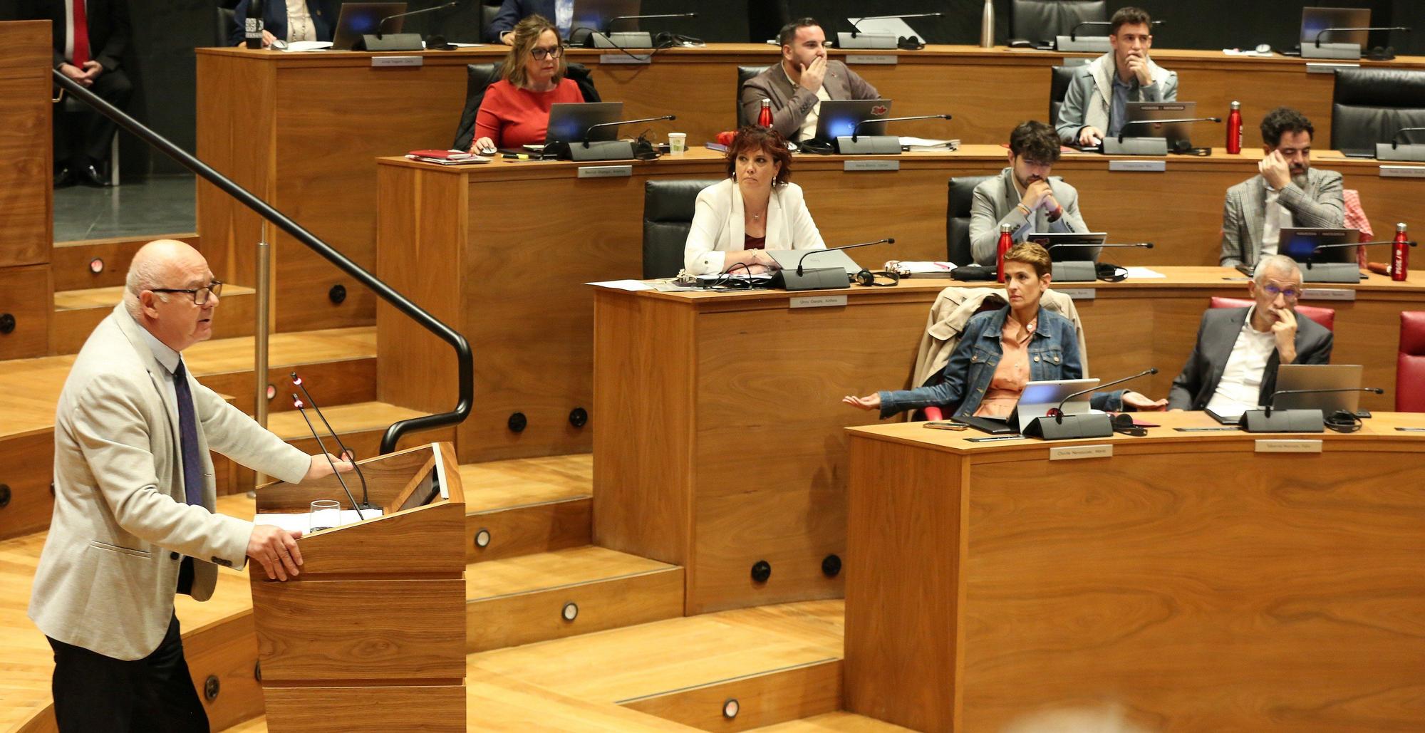 Fotos del pleno del Parlamento de Navarra del 9 de octubre
