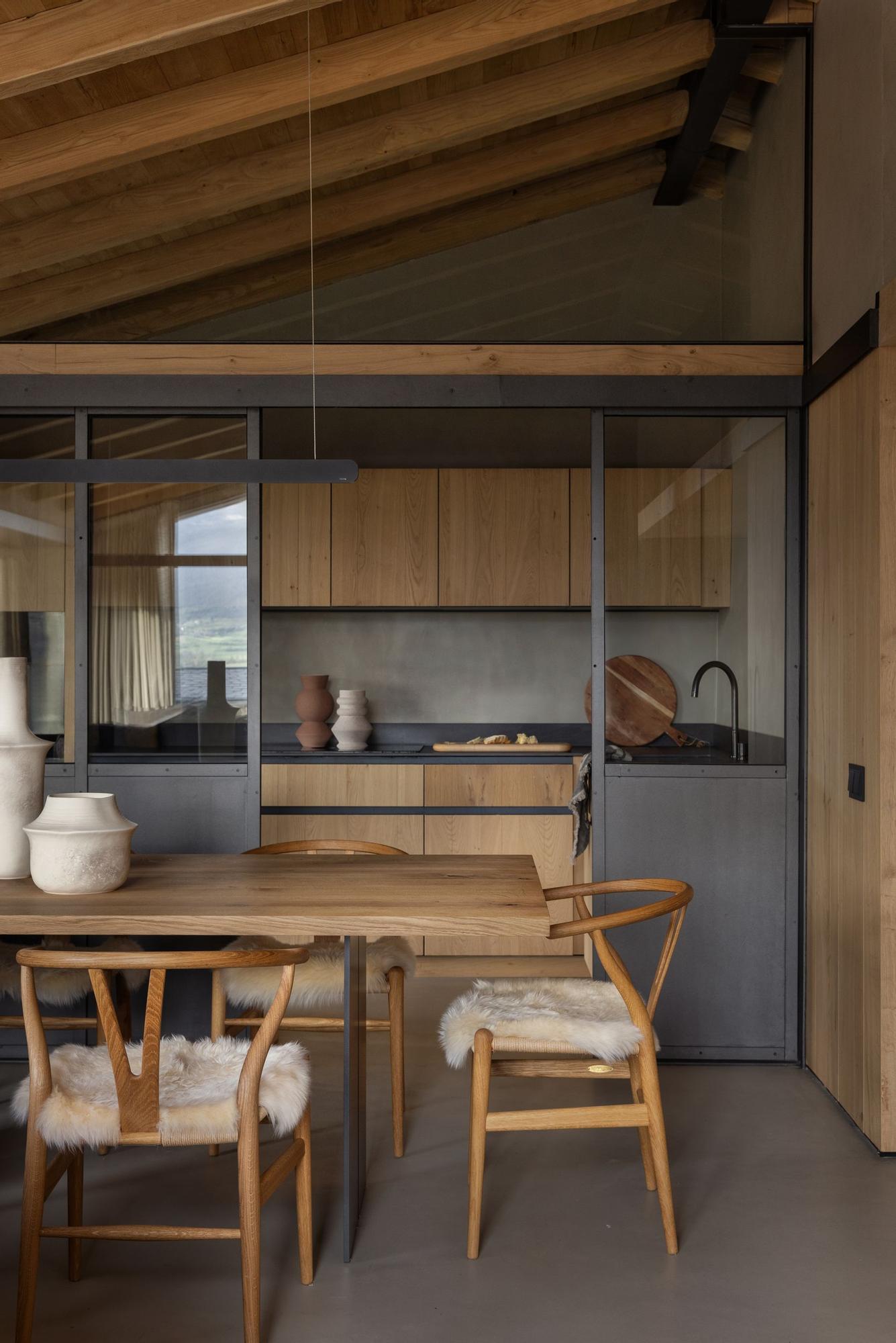 En imágenes: Una vivienda que fusiona naturaleza, lujo y sobriedad