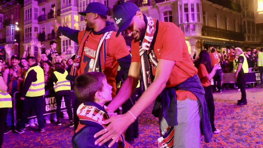 En imágenes: Recibimiento por todo lo alto al Baskonia en la Virgen Blanca