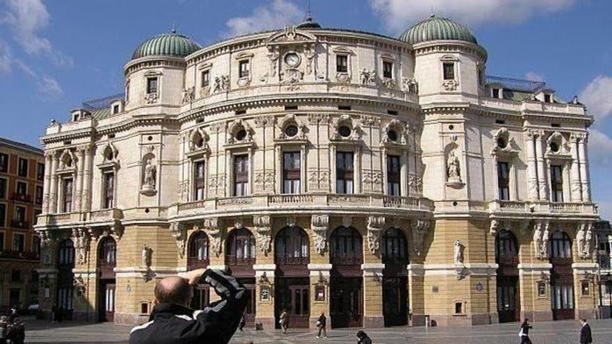 La Universidad de Deusto, la Cámara de Comercio y la Sociedad Coral de Bilbao celebran sus 140 años en el Teatro Arriaga