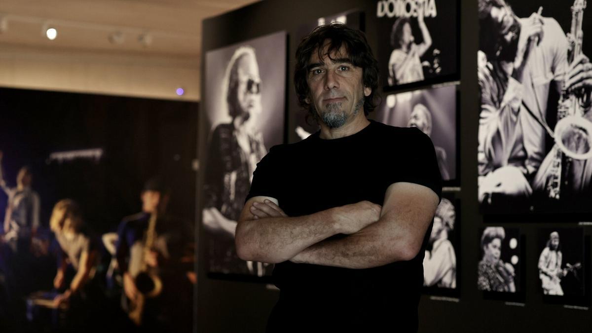 Lolo Vasco, en la exposición sobre el Jazzaldia en San Telmo
