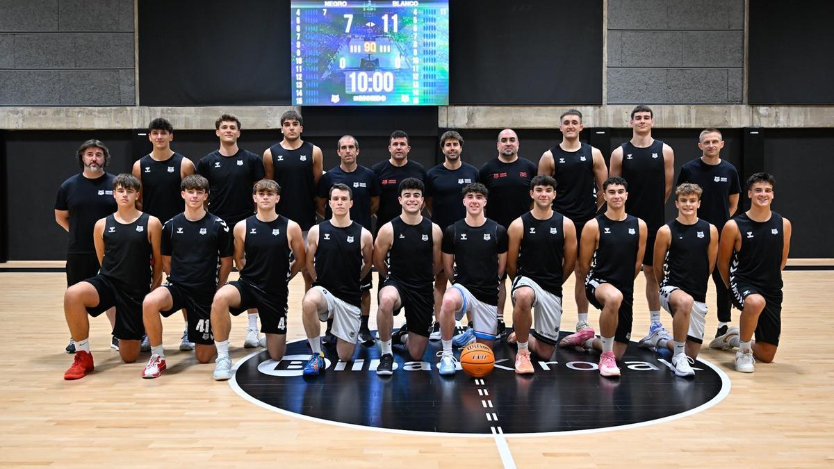 Equipo sub&#039;22 del Surne Bilbao Basket que competirá en la Liga U.