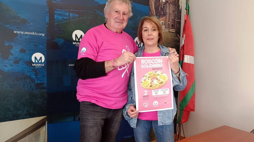 Muskiz se vuelca con la investigación del cáncer de mama con un gran roscón solidario