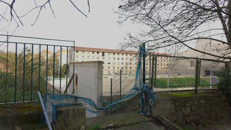EH Bildu denuncia el “abandono” de la parcela situada junto al polideportivo de Altza