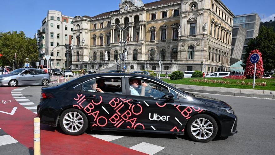 Taxistas se manifestarán el lunes en Bilbao para pedir más inspecciones a Uber y Cabify