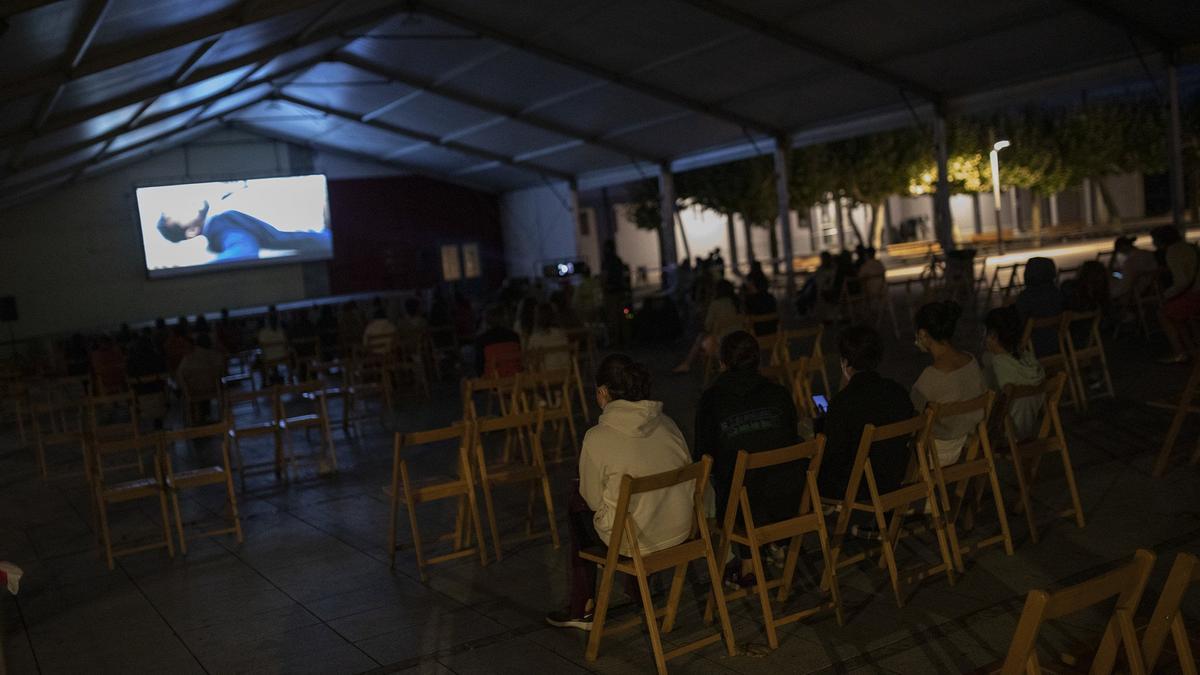 CINE AL AIRE LIBRE EN VILLAVA