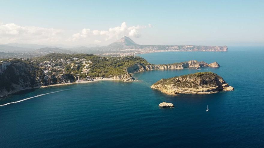 Fallece una mujer de 36 años tras ser alcanzada por la hélice de una embarcación frente a la costa de Jávea