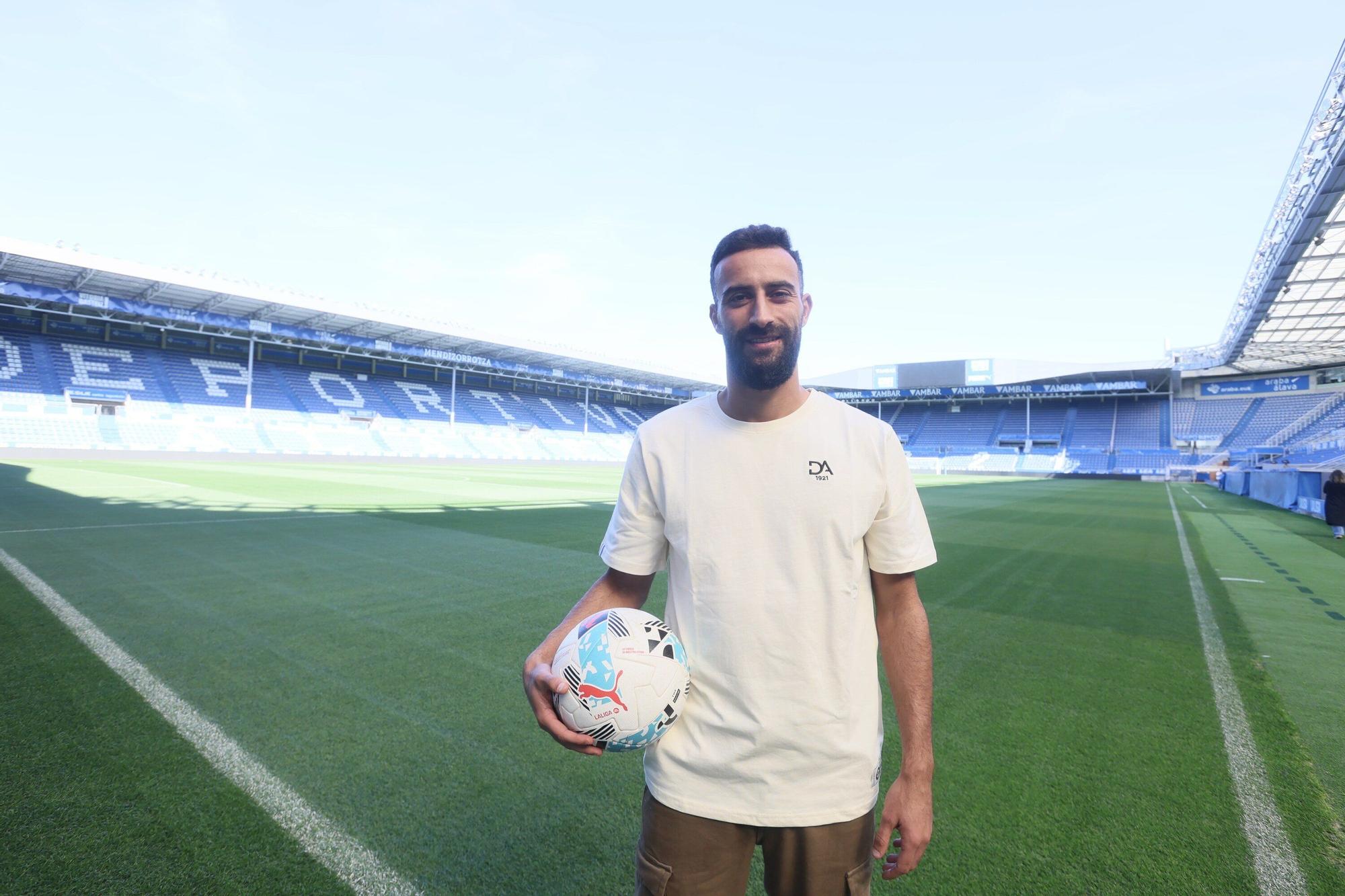 En imágenes: Entrevista al jugador del Alavés Abde Rebbach