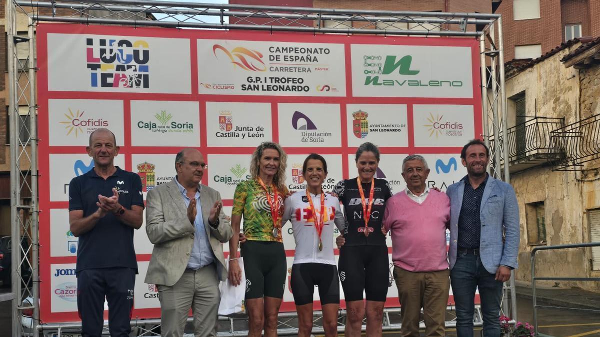 Miren Artaraz, en el podio tras ganar el oro en ruta