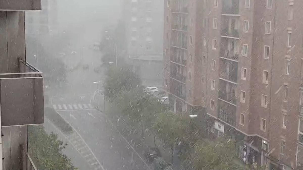Imágenes de la tormenta con granizo de este sábado por la tarde en Pamplona y Comarca