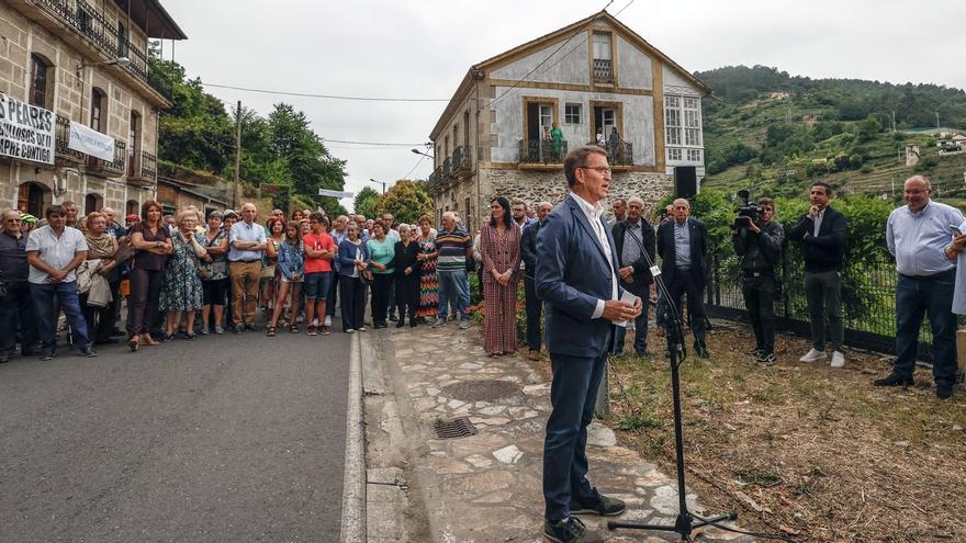 Feijóo se presenta como “un chaval de aldea” que aspira a La Moncloa