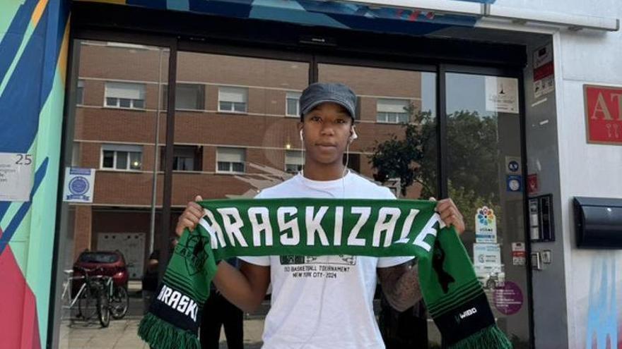 Dominique Toussaint, relevo de Lisowa-Mbaka en el perímetro verde