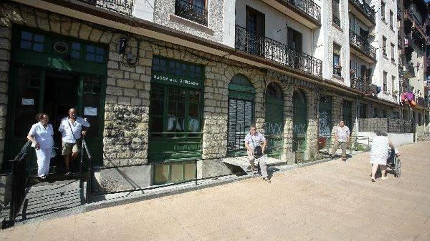 Un nuevo local permite mejorar Aitonen Etxea de Intxaurrondo