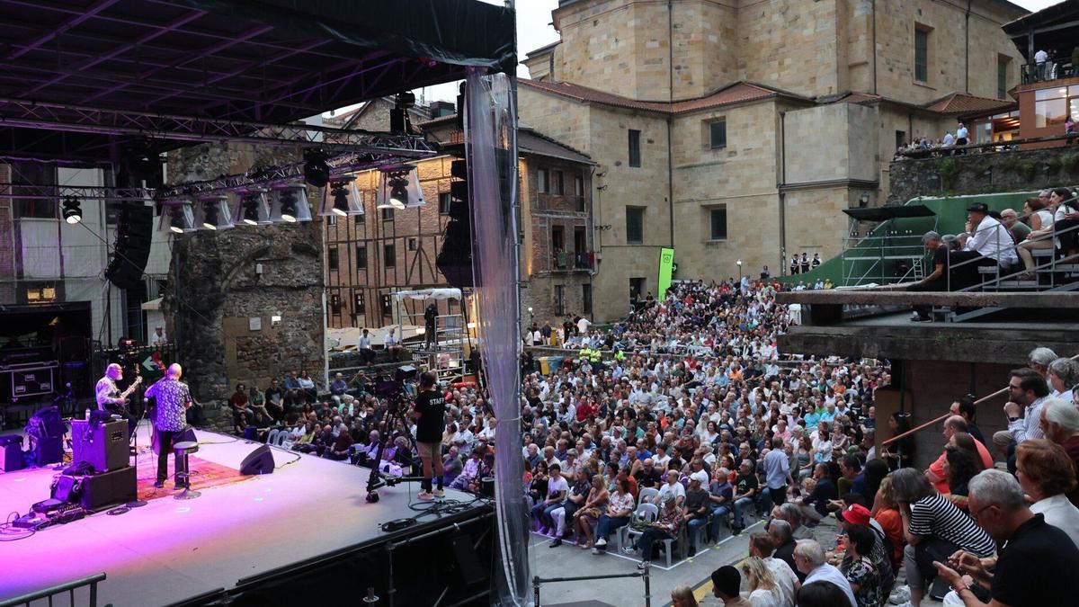 El público volvió a abarrotar la Plaza de la Trinidad en la pasada edición del Jazaaldia.