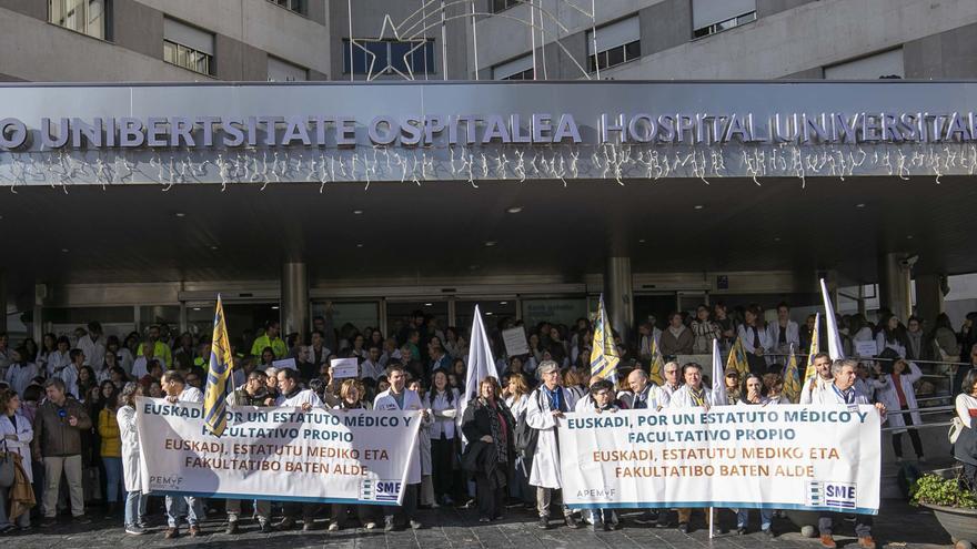 El 19,4% de los médicos vascos del turno de mañana secunda el tercer día de huelga