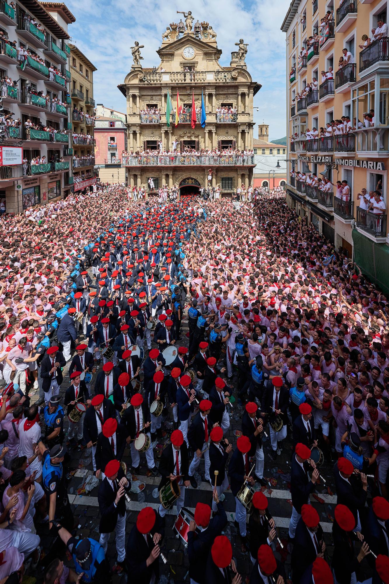 Fotos del  Chupinazo de San Fermín 2025 en Pamplona: ¡La fiesta más internacional se enciende con un grito solidario por Palestina!