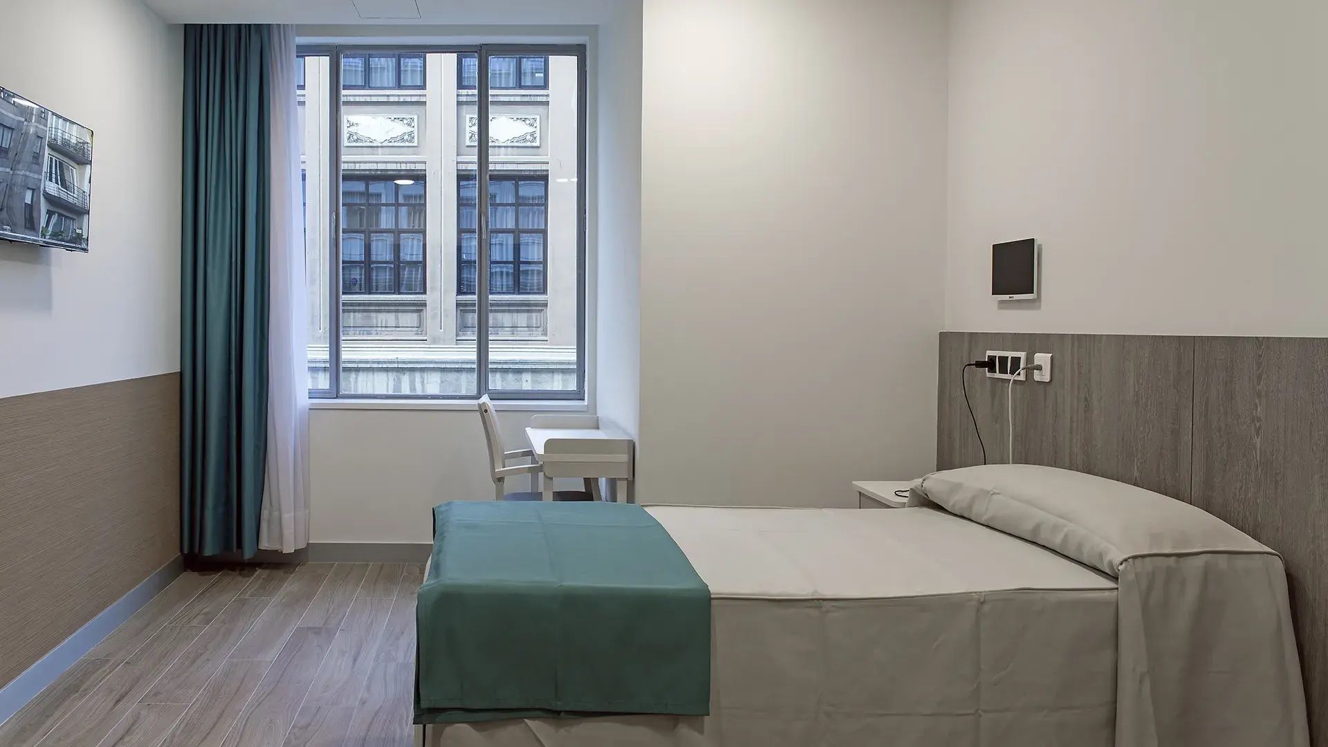 La mayor parte de las habitaciones de la residencia IMQ Igurco Alhóndiga son individuales y adaptables al gusto.