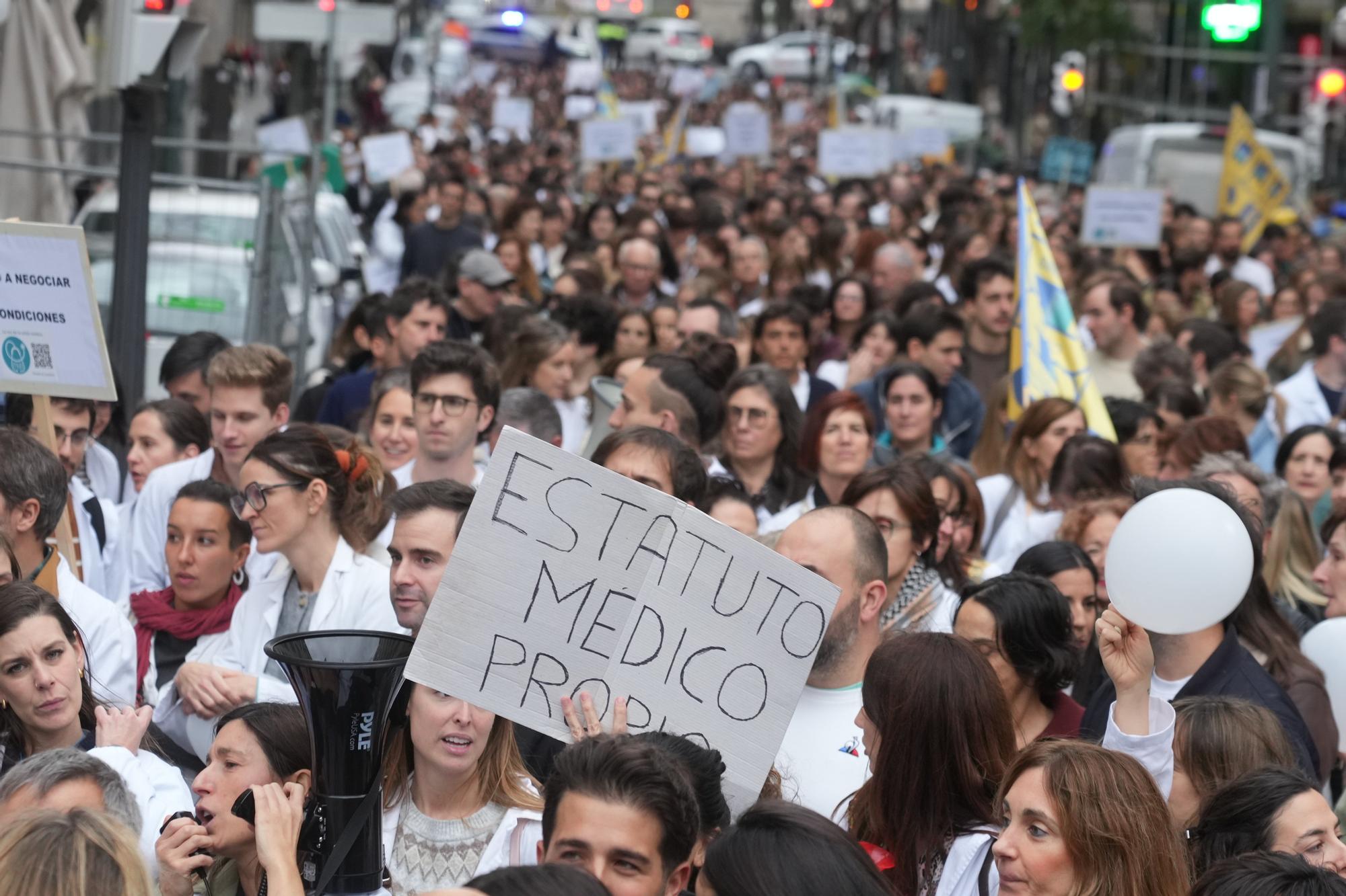 En imágenes: Los médicos mantienen el pulso con Sanidad en una nueva huelga contra el estatuto marco