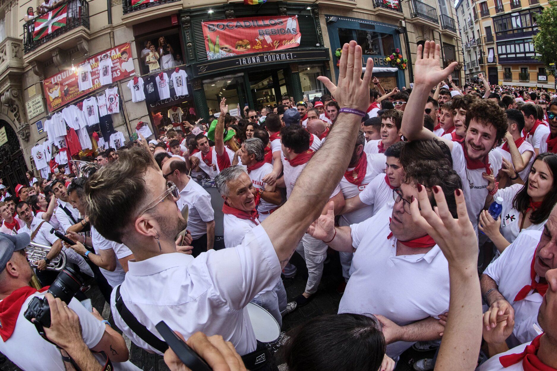 GALERÍA / Pamplona vibra con un multitudinario 'Riau-Riau'