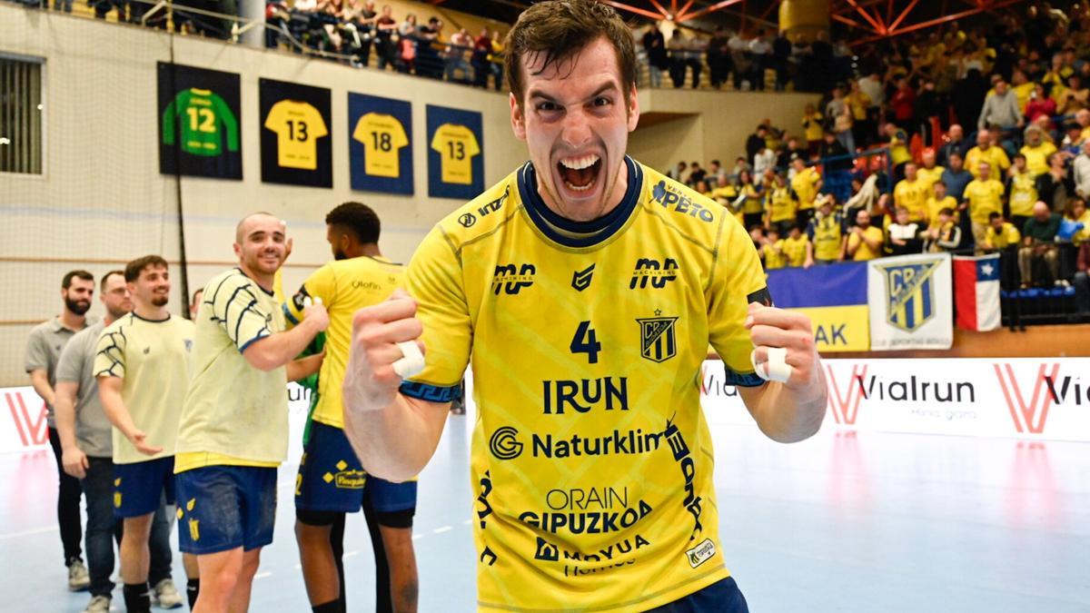 El jugador del Bidasoa Irun Marko Jevtic, tras el partido de la EHF European League ante el Limoges en Artaleku