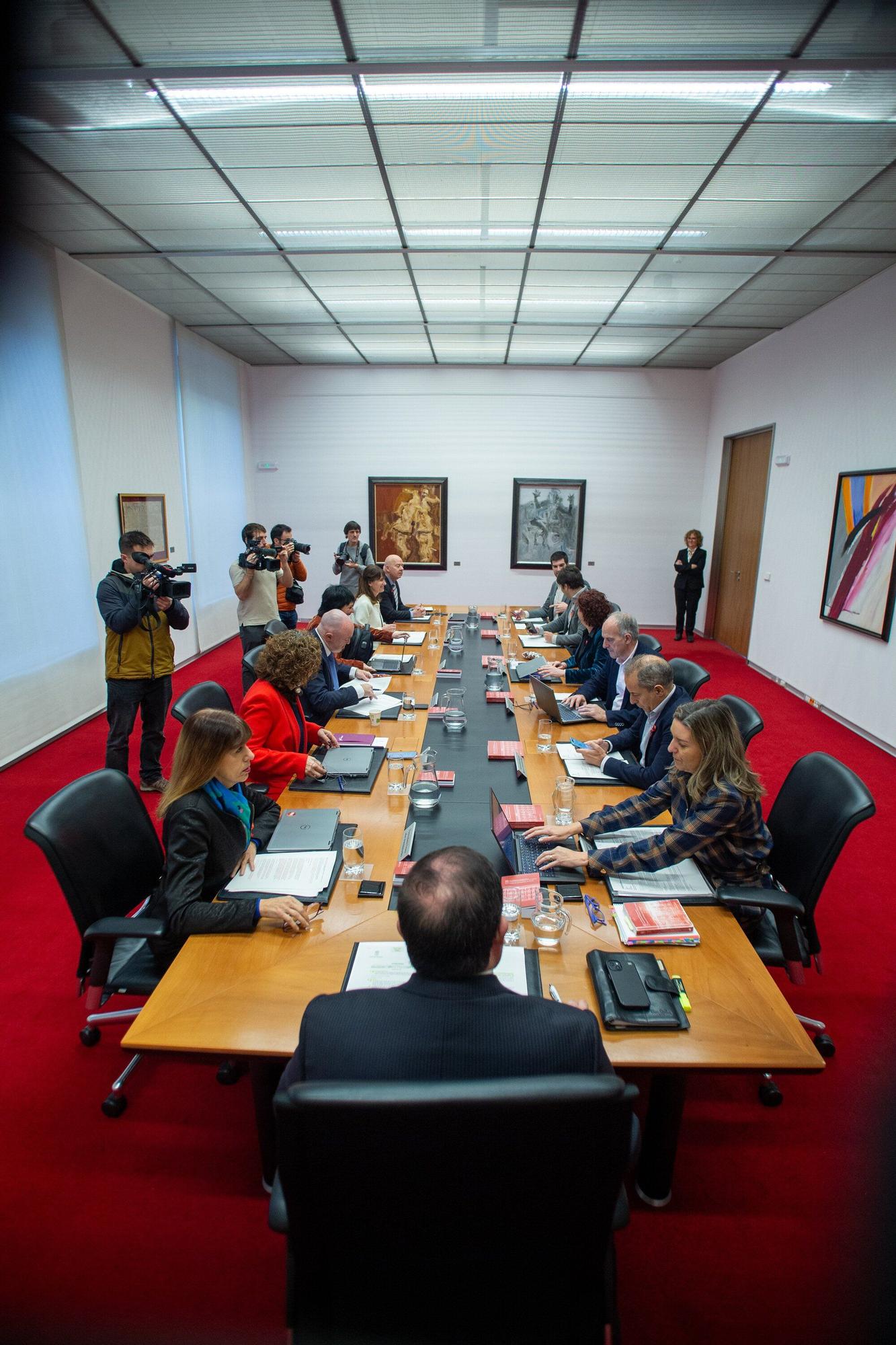 Fotos de la Mesa y Junta de Portavoces del Parlamento de Navarra