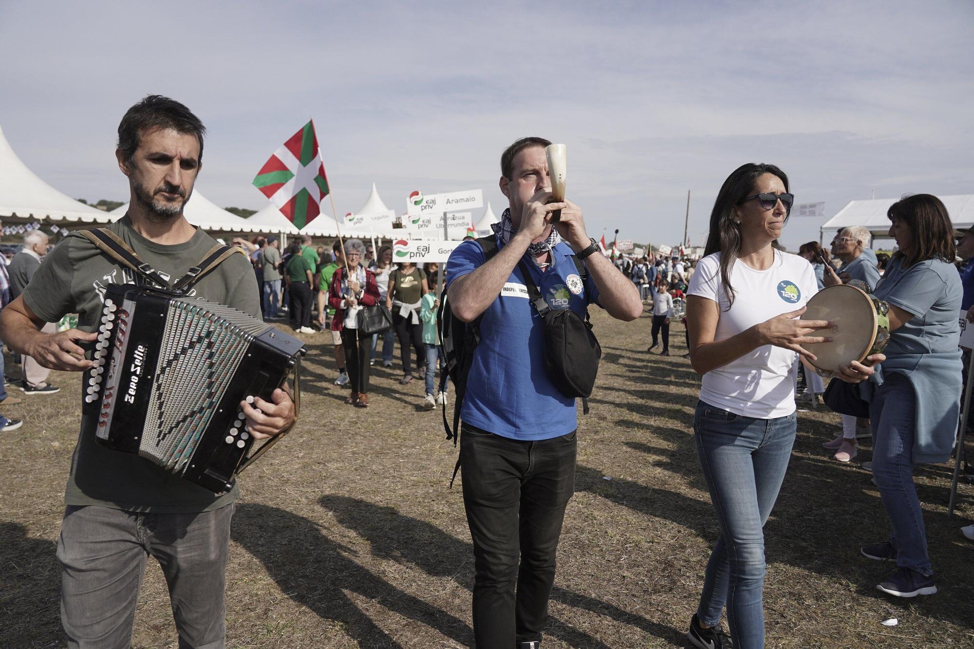 En imágenes: El Alderdi Eguna reúne a miles de jeltzales en un ambiente festivo